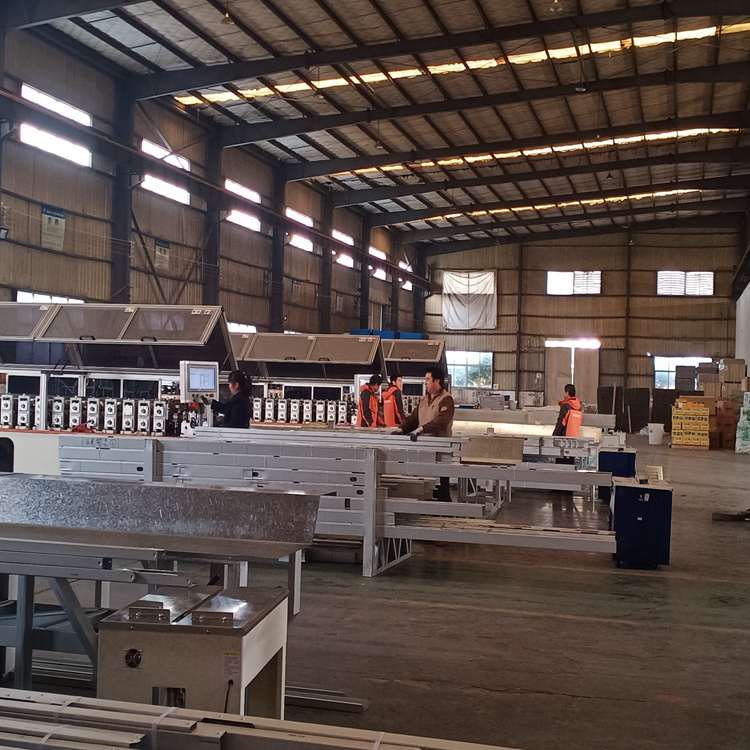 湖北火神山醫院的建造速度”中國建筑行業萬億級市場!(圖6) 裝配式建筑工廠