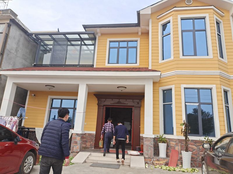 輕鋼老大帶領施工團隊給老業務拜年送福利!(圖1) 睿婕輕鋼別墅