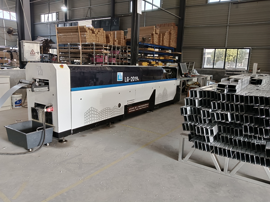 輕鋼別墅輕鋼龍骨機器價格(圖2) 輕鋼別墅輕鋼龍骨機器價格(圖2)