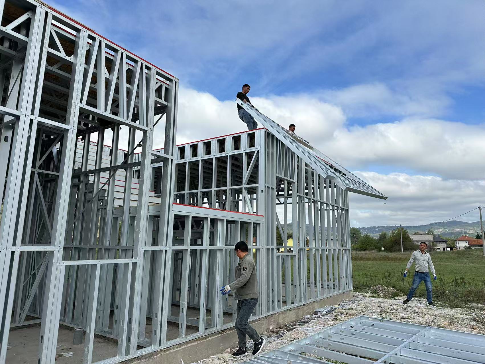正在搭建中的輕鋼別墅 正在搭建中的輕鋼別墅