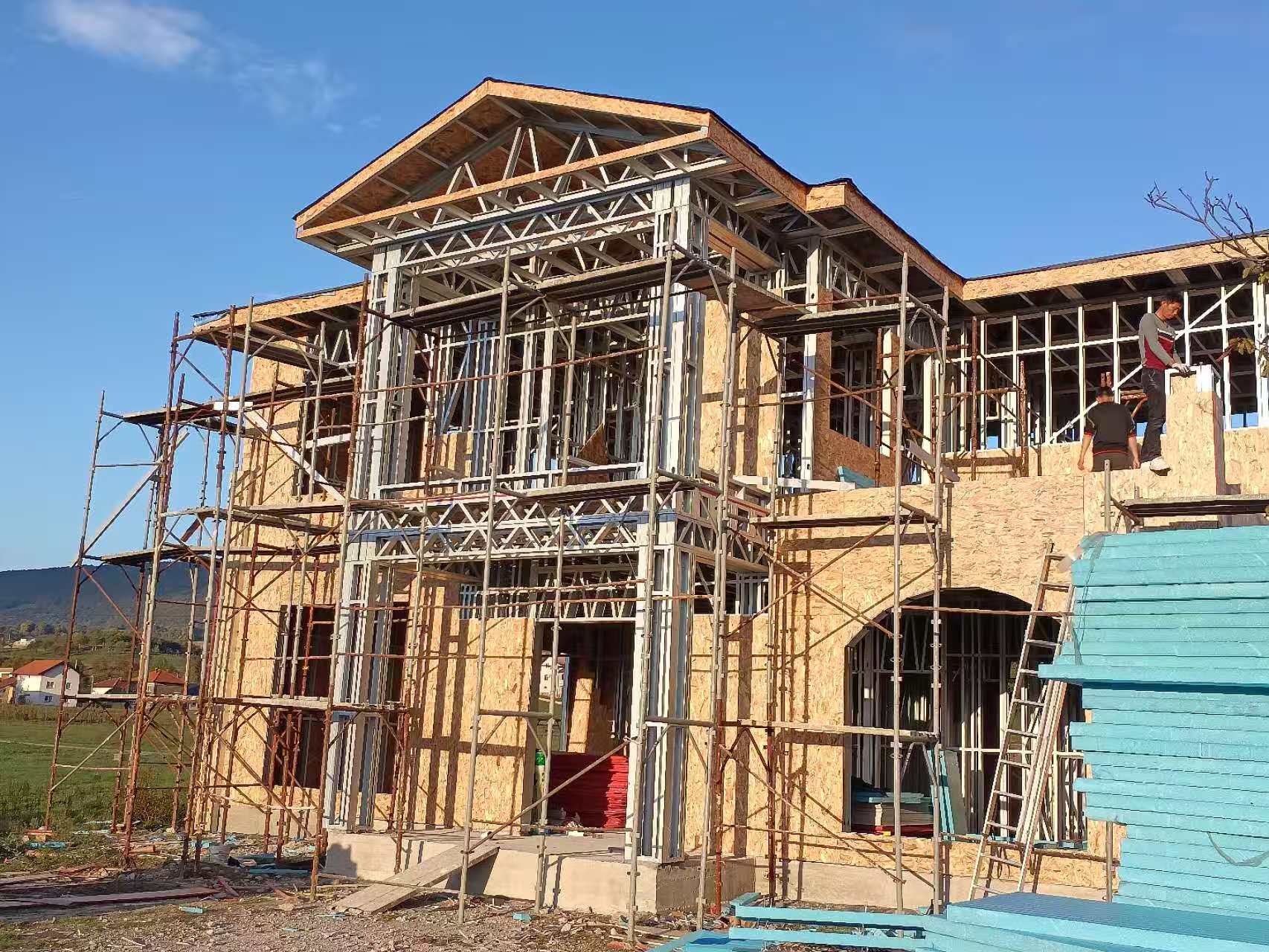 正在填充模板的輕鋼別墅